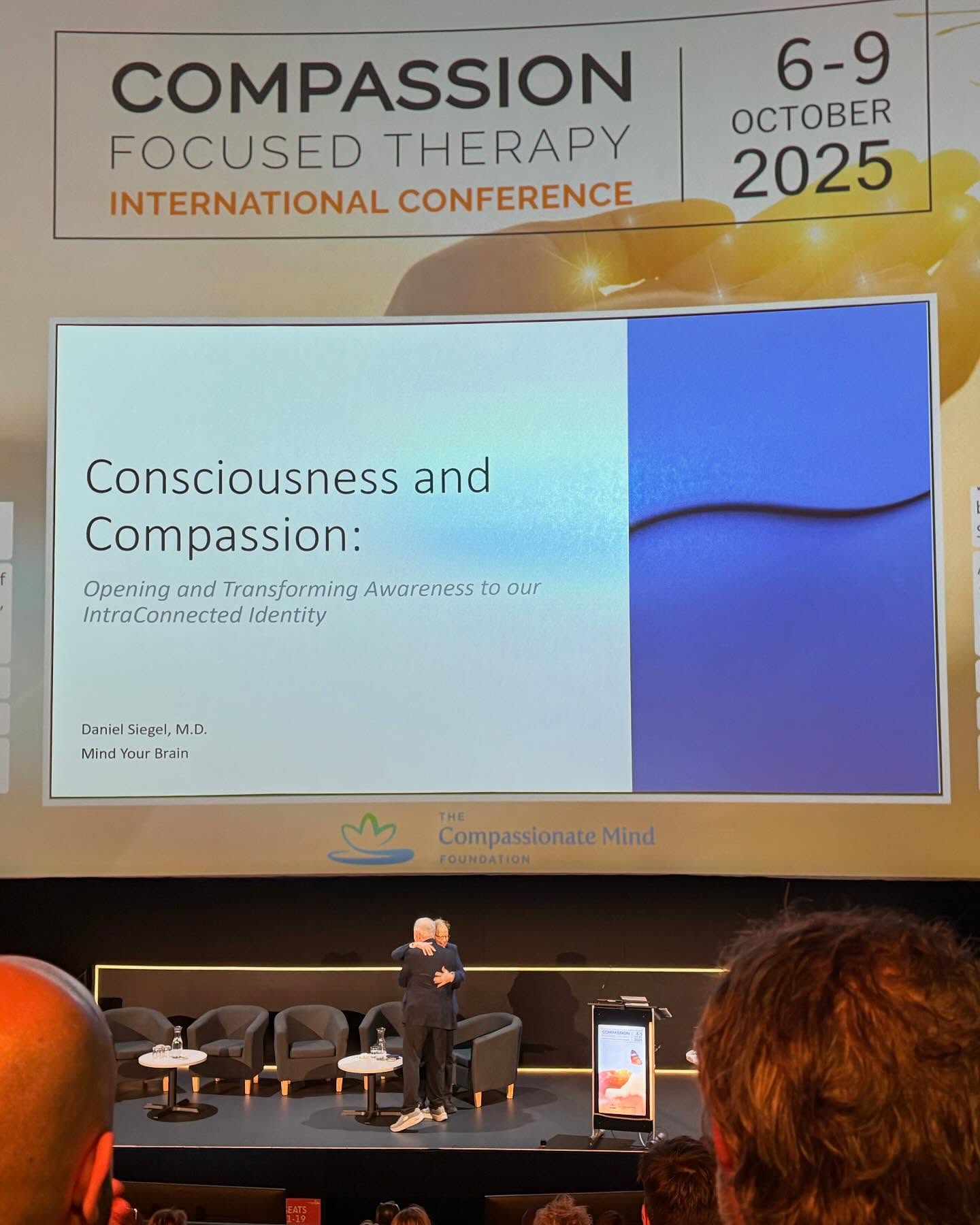Dan Siegel & Paul Gilbert …
… coming together with the perfect caption:
“Consciousness & Compassion”!

@drdansiegel @compassionatemind_foundation
#cftconference25